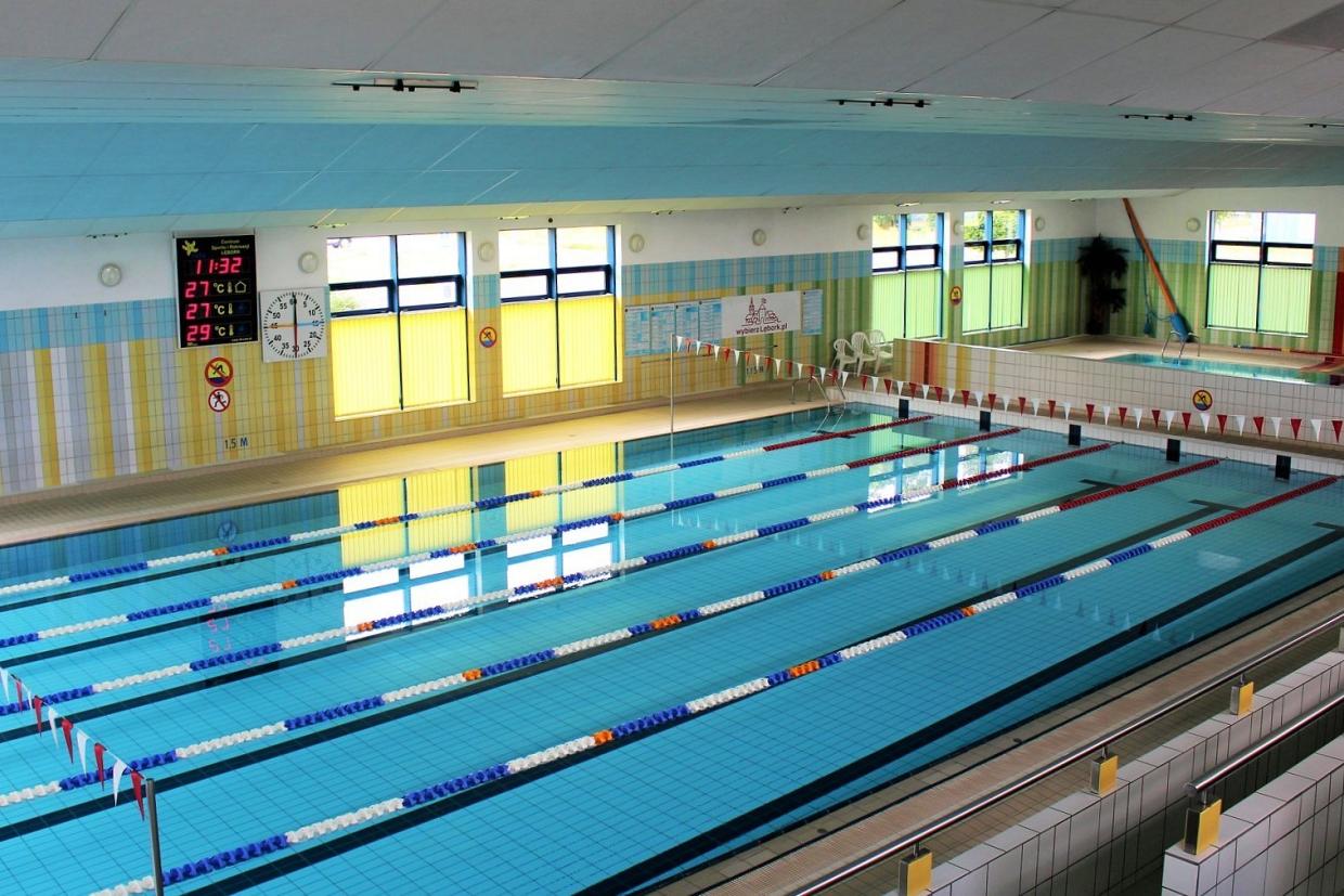Pływalnia miejska czynna wyłącznie dla zorganizowanych grup dzieci i młodzieży do 18. roku życia oraz zawodników kadry narodowej PZP