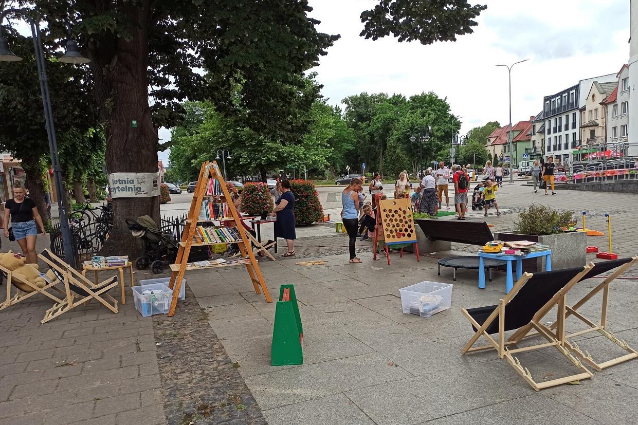 „Gościu, siądź pod mym liściem…” – Letnia Czytelnia zaprasza