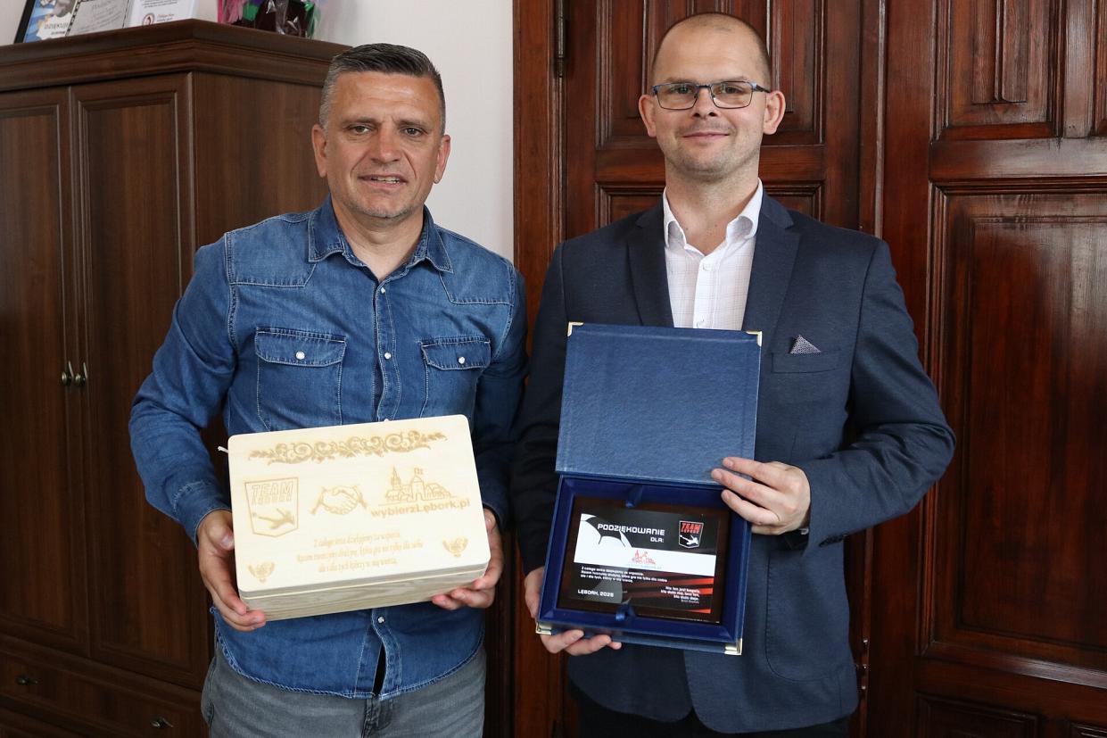 Team Lębork z wizytą u burmistrza – podziękowanie za wsparcie