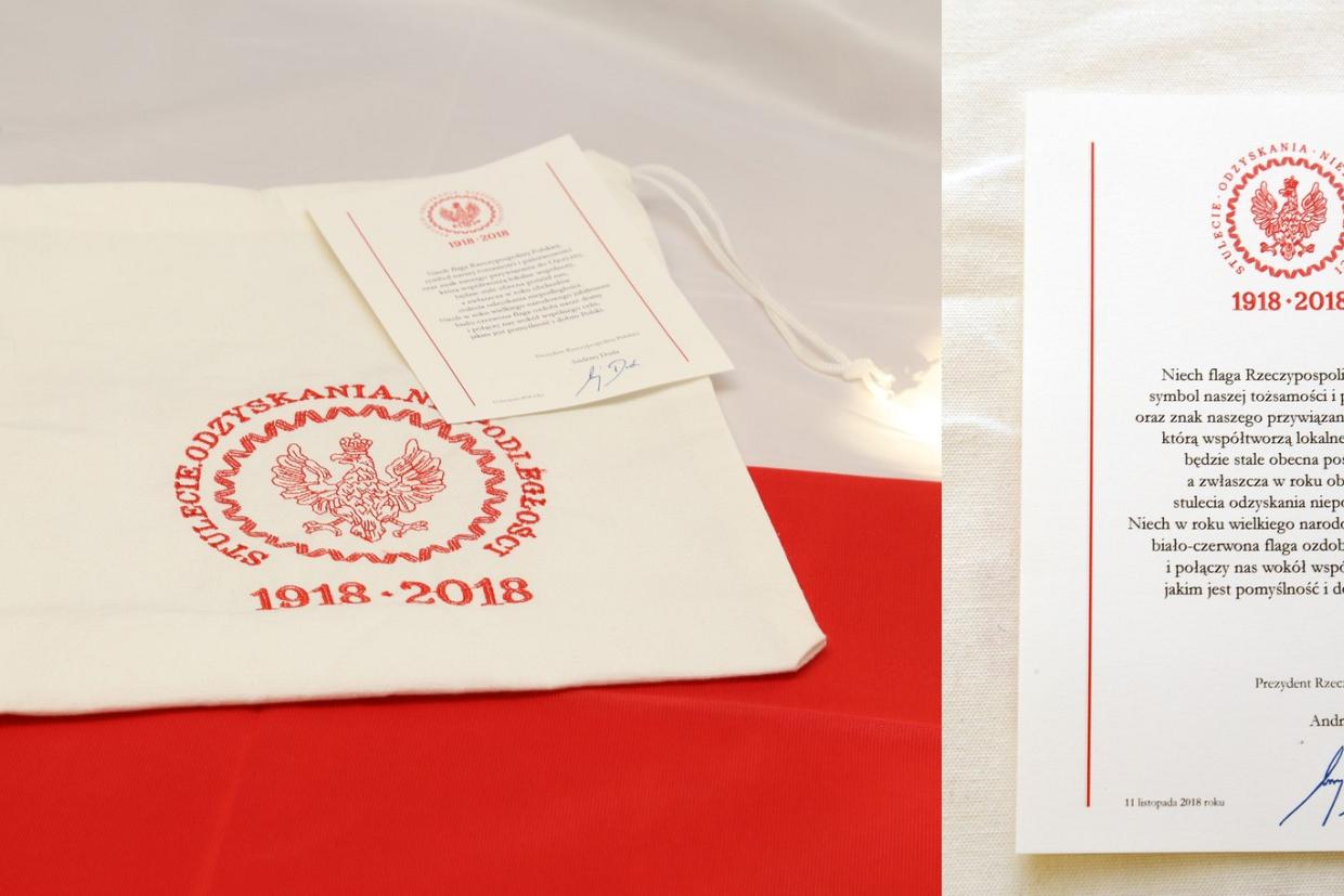 Biało-czerwona flaga od Prezydenta RP dotarła do ratusza