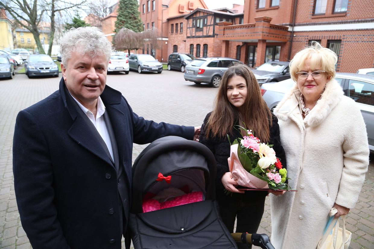 Gratulacje i wyprawka dla ostatniego urodzonego w 2022 r. dziecka