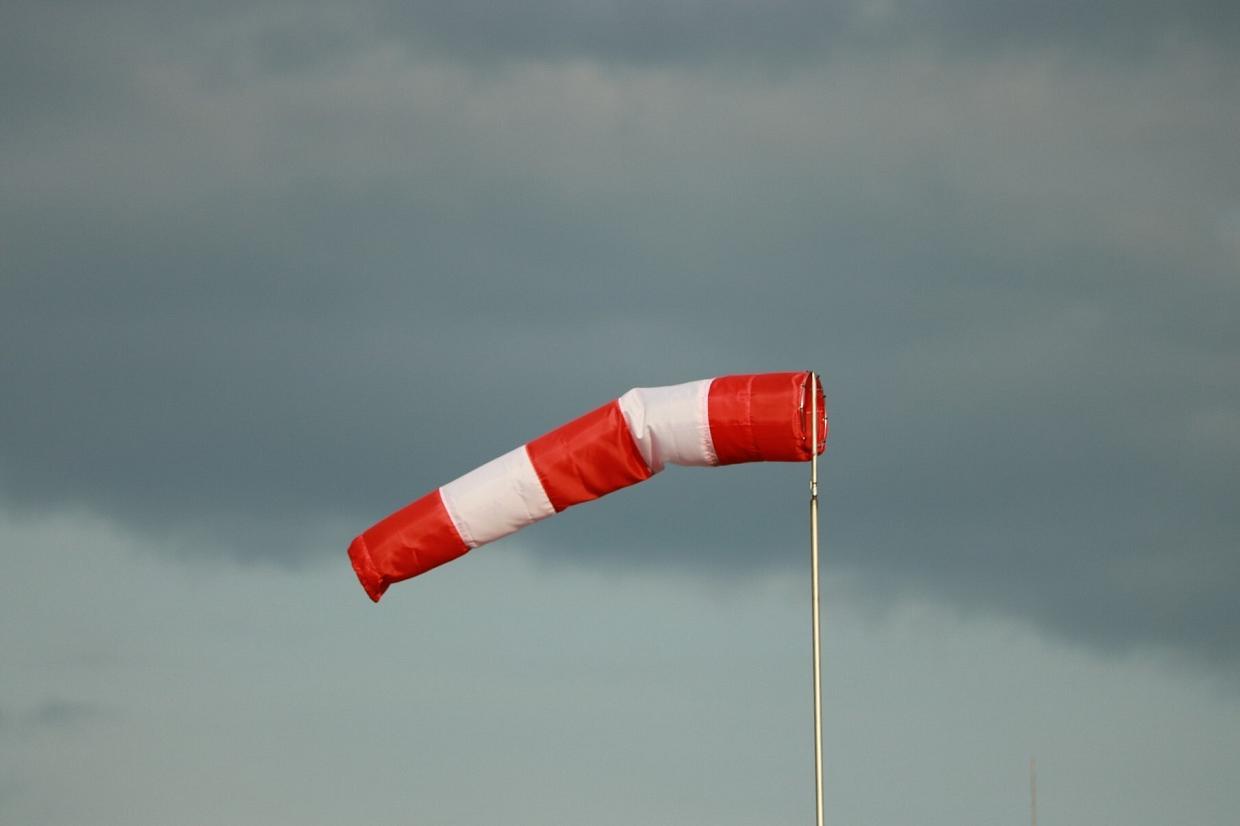 Komunikat GINB do właścicieli i zarządców obiektów budowlanych w związku z zagrożeniem silnym wiatrem