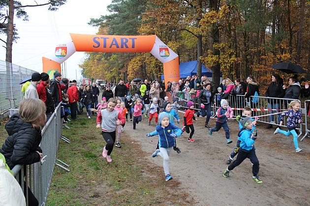 Indywidualne Biegi Przełajowe z okazji Święta Niepodległości w strugach deszczu