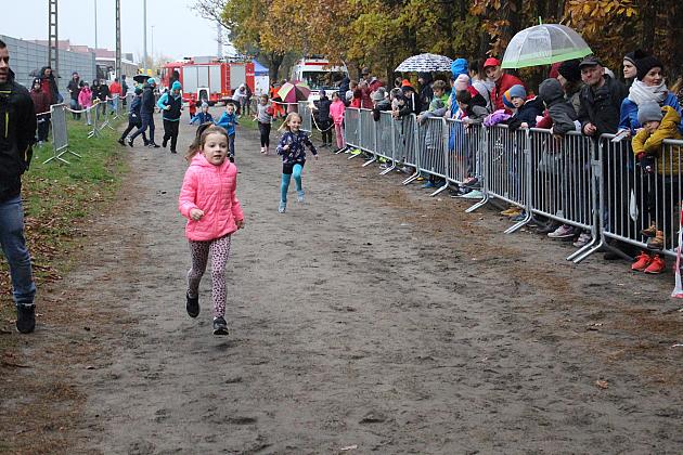 Indywidualne Biegi Przełajowe z okazji Święta Niepodległości w strugach deszczu