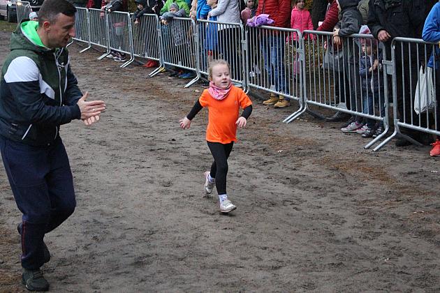 Indywidualne Biegi Przełajowe z okazji Święta Niepodległości w strugach deszczu