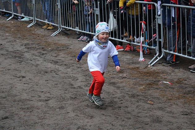 Indywidualne Biegi Przełajowe z okazji Święta Niepodległości w strugach deszczu