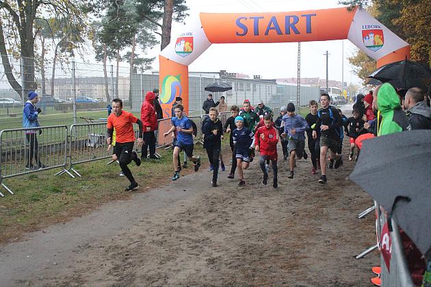 Indywidualne Biegi Przełajowe z okazji Święta Niepodległości w strugach deszczu