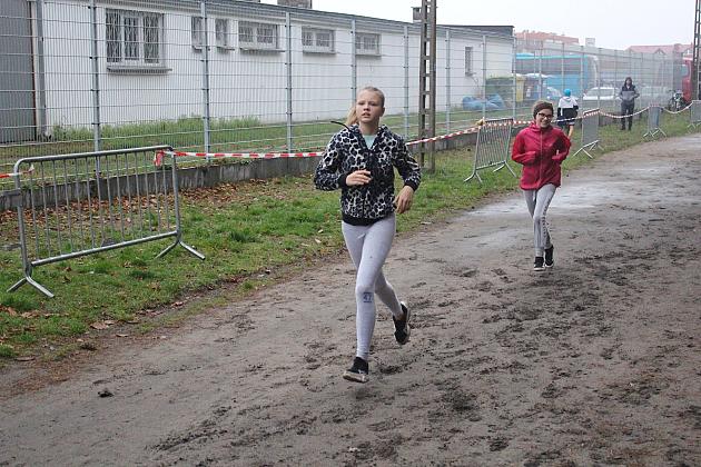 Indywidualne Biegi Przełajowe z okazji Święta Niepodległości w strugach deszczu