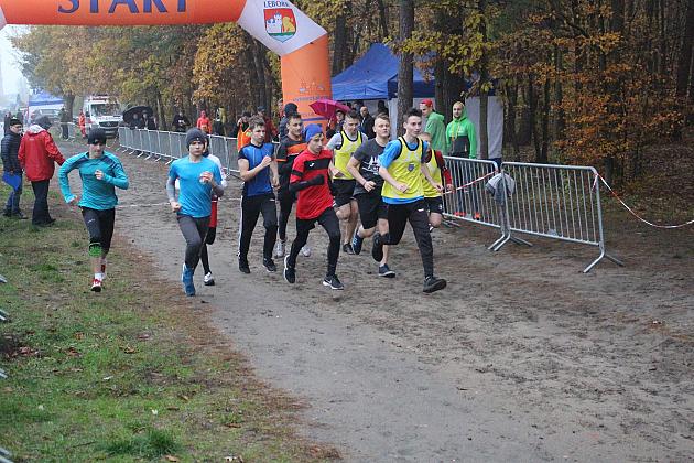 Indywidualne Biegi Przełajowe z okazji Święta Niepodległości w strugach deszczu