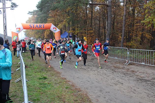 Indywidualne Biegi Przełajowe z okazji Święta Niepodległości w strugach deszczu