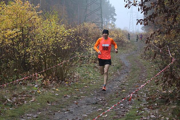 Indywidualne Biegi Przełajowe z okazji Święta Niepodległości w strugach deszczu