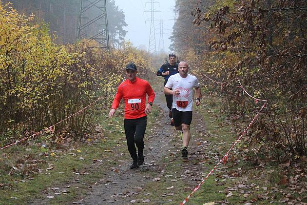Indywidualne Biegi Przełajowe z okazji Święta Niepodległości w strugach deszczu