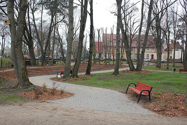 „Mini Park” nad rzeką Łebą zmienił oblicze