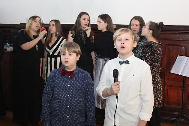 Biskup Ryszard Kasyna z kolędą w ratuszu