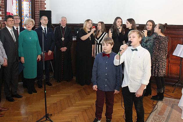 Biskup Ryszard Kasyna z kolędą w ratuszu