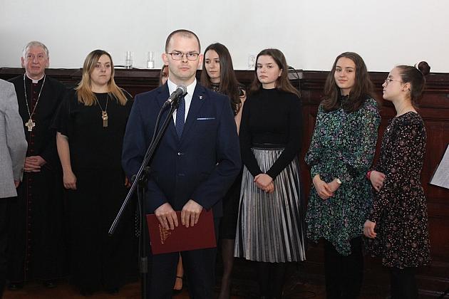 Biskup Ryszard Kasyna z kolędą w ratuszu