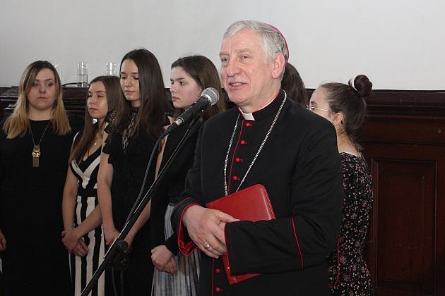 Biskup Ryszard Kasyna z kolędą w ratuszu