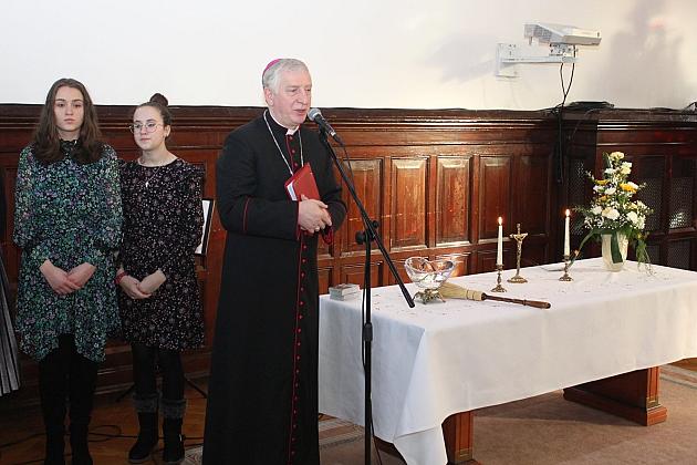 Biskup Ryszard Kasyna z kolędą w ratuszu