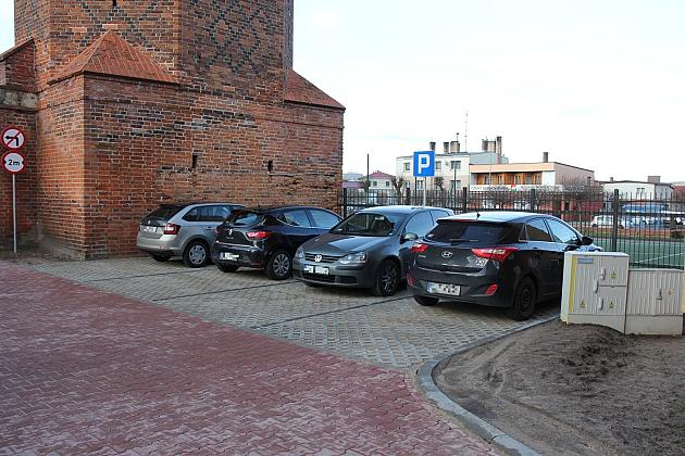 Udrożniony przejazd i parking przy szkole nr 3
