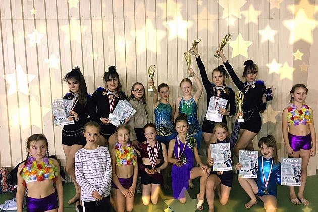 Medale i puchary dla tancerek z SP 8