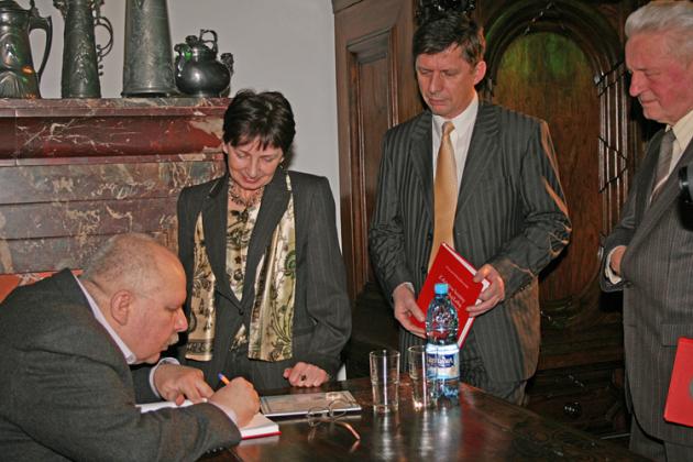 Profesor Kowalski napisał m.in. o Nipkowie