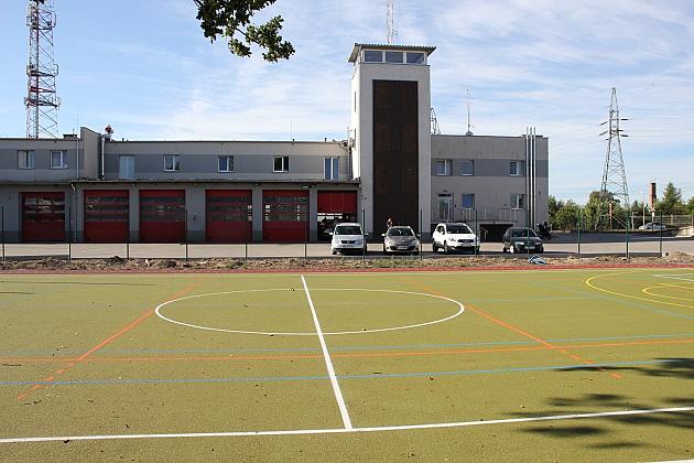 Za komendą straży pożarnej powstaje nowy obiekt rekreacyjno-sportowy