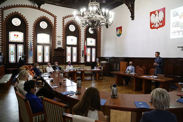 Spotkanie w ratuszu ws. nowego roku szkolnego