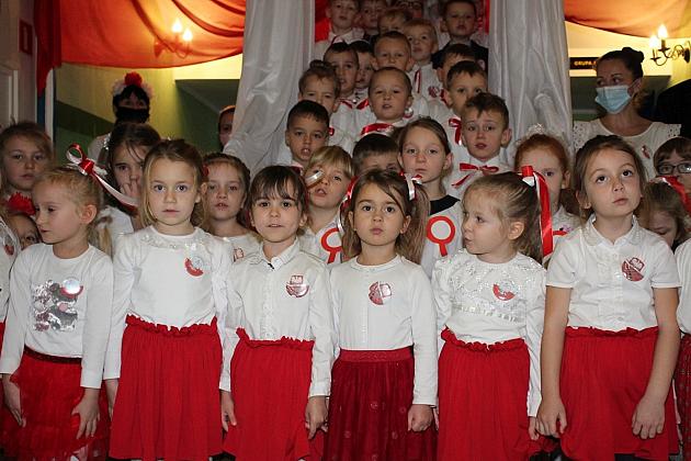 „Mazurek Dąbrowskiego” rozbrzmiał w lęborskich przedszkolach