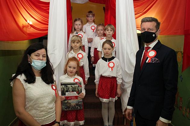 „Mazurek Dąbrowskiego” rozbrzmiał w lęborskich przedszkolach