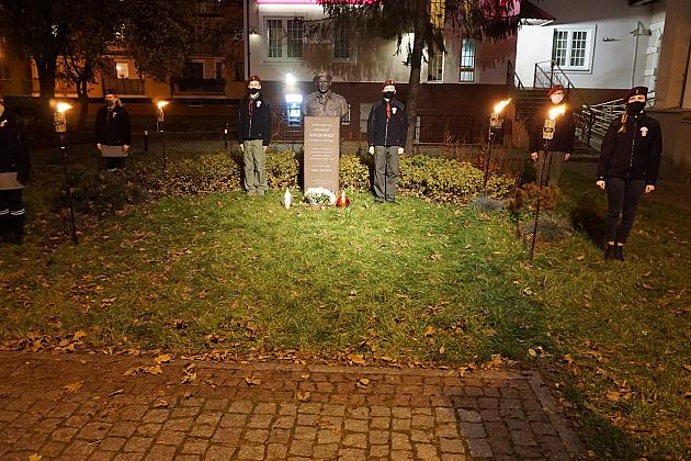 Capstrzyk Niepodległość pod pomnikiem gen. Sosabowskiego