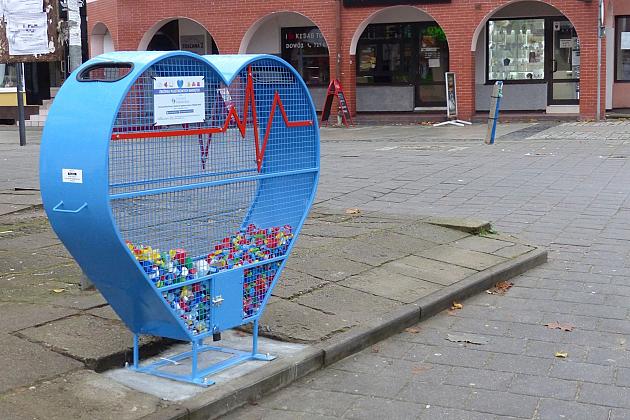 Serce na plastikowe nakrętki stanęło przy Staromiejskiej
