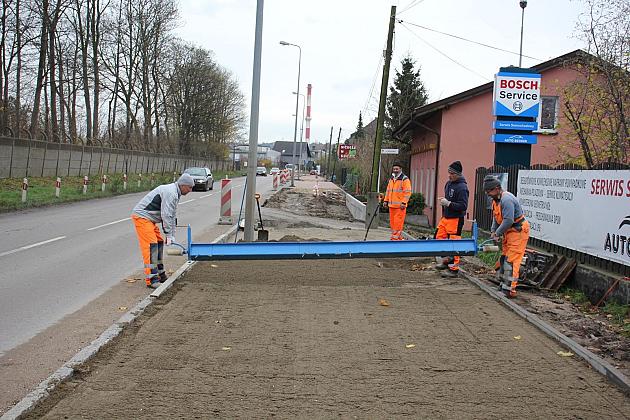 Na Kossaka powstaje szeroki ciąg pieszo-rowerowy