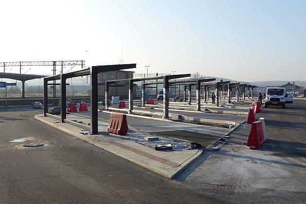 Stawiają wiaty na Lęborskim Węźle Przesiadkowym