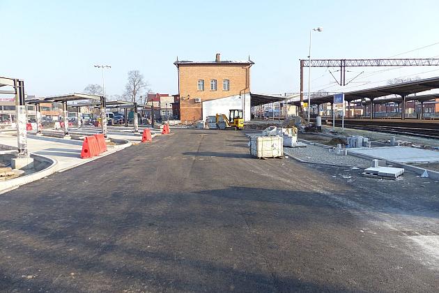 Stawiają wiaty na Lęborskim Węźle Przesiadkowym