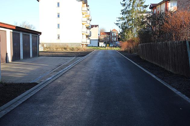 Ulica Witkacego z nowym asfaltem