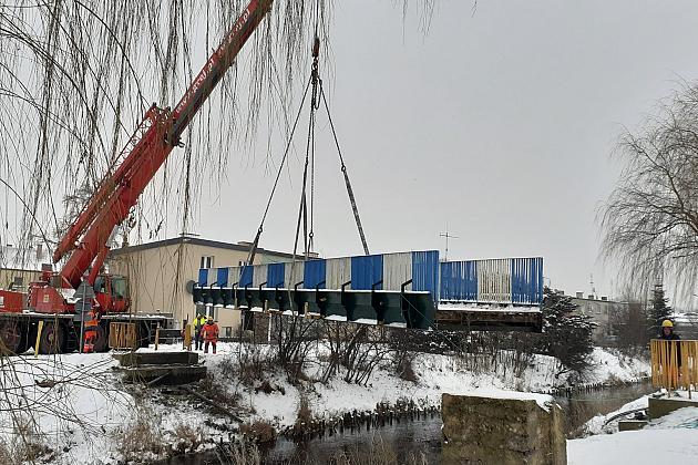 Kładka przez rzekę przy Czołgistów i K. Wielkiego zdemontowana