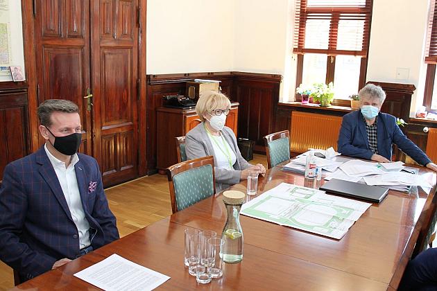 Brązowy medalista MP Adam Dosz z wizytą w ratuszu