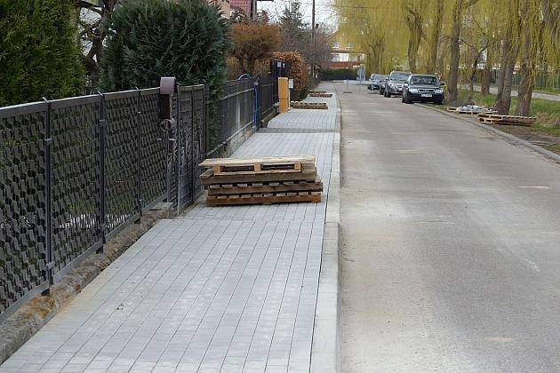 Nowy chodnik na Harcerzy coraz bliżej