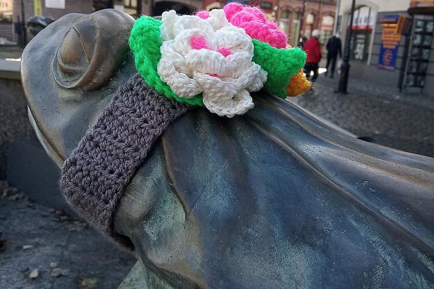 Happening Eko-Nić przed biblioteką – w Międzynarodowym Dniu Książki i Praw Autorskich