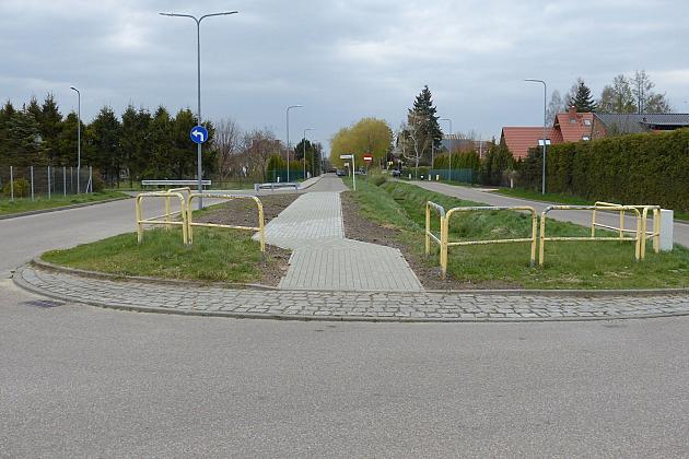 990 metrów nowego chodnika na Harcerzy