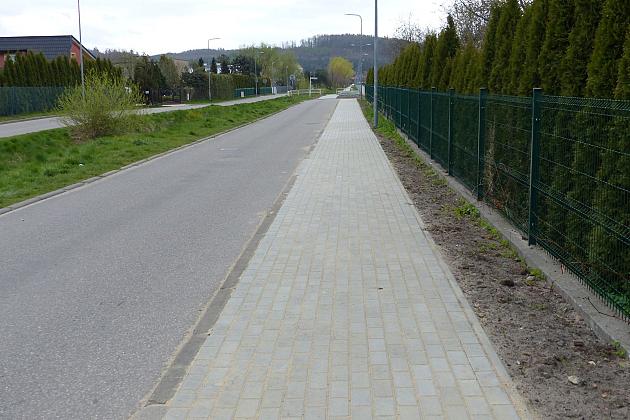 990 metrów nowego chodnika na Harcerzy