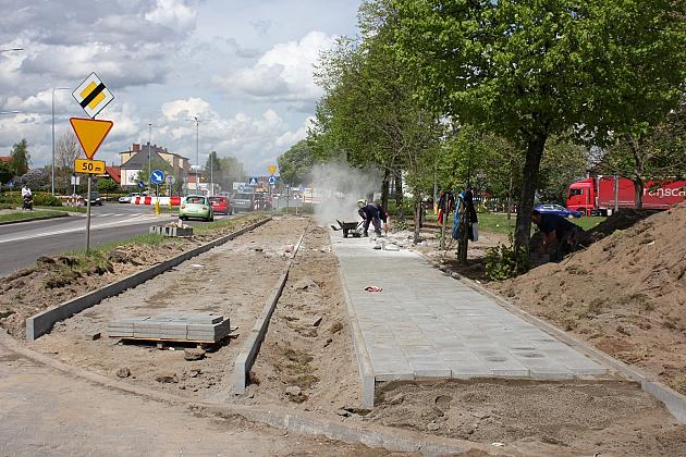 Przy Krzywoustego powstaje droga dla rowerów i chodnik