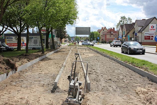 Przy Krzywoustego powstaje droga dla rowerów i chodnik