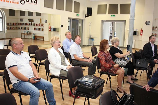 Rozmowy o komunikacji miejskiej przy Lęborskim Węźle Przesiadkowym