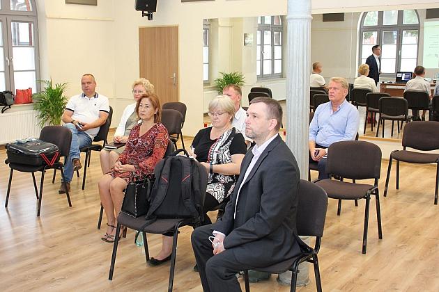 Rozmowy o komunikacji miejskiej przy Lęborskim Węźle Przesiadkowym