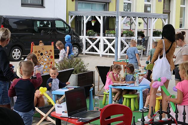 Zabawa z Biblioteką. „Letnia Czytelnia”, kiermasz książki i seanse w planetarium