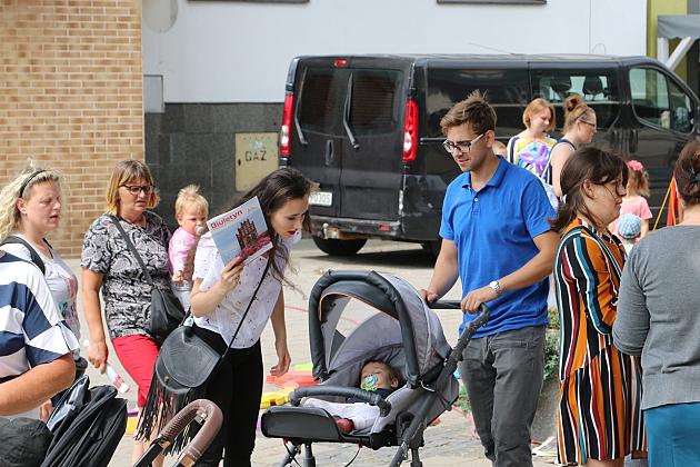 Zabawa z Biblioteką. „Letnia Czytelnia”, kiermasz książki i seanse w planetarium