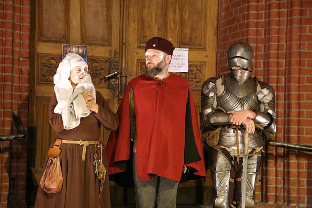 Spacerowali z duchami krzyżaków do trzech wież