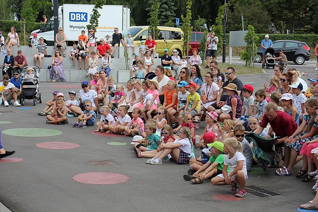 Radość w „Zakątku Kultury”. Letnie spektakle dla najmłodszych widzów