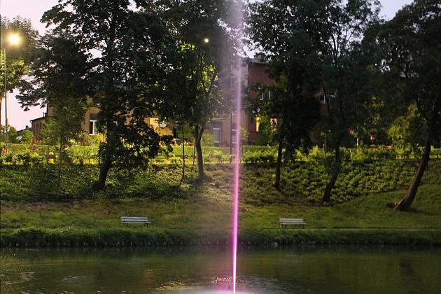 Staw w Parku Chrobrego zyskał fontannę